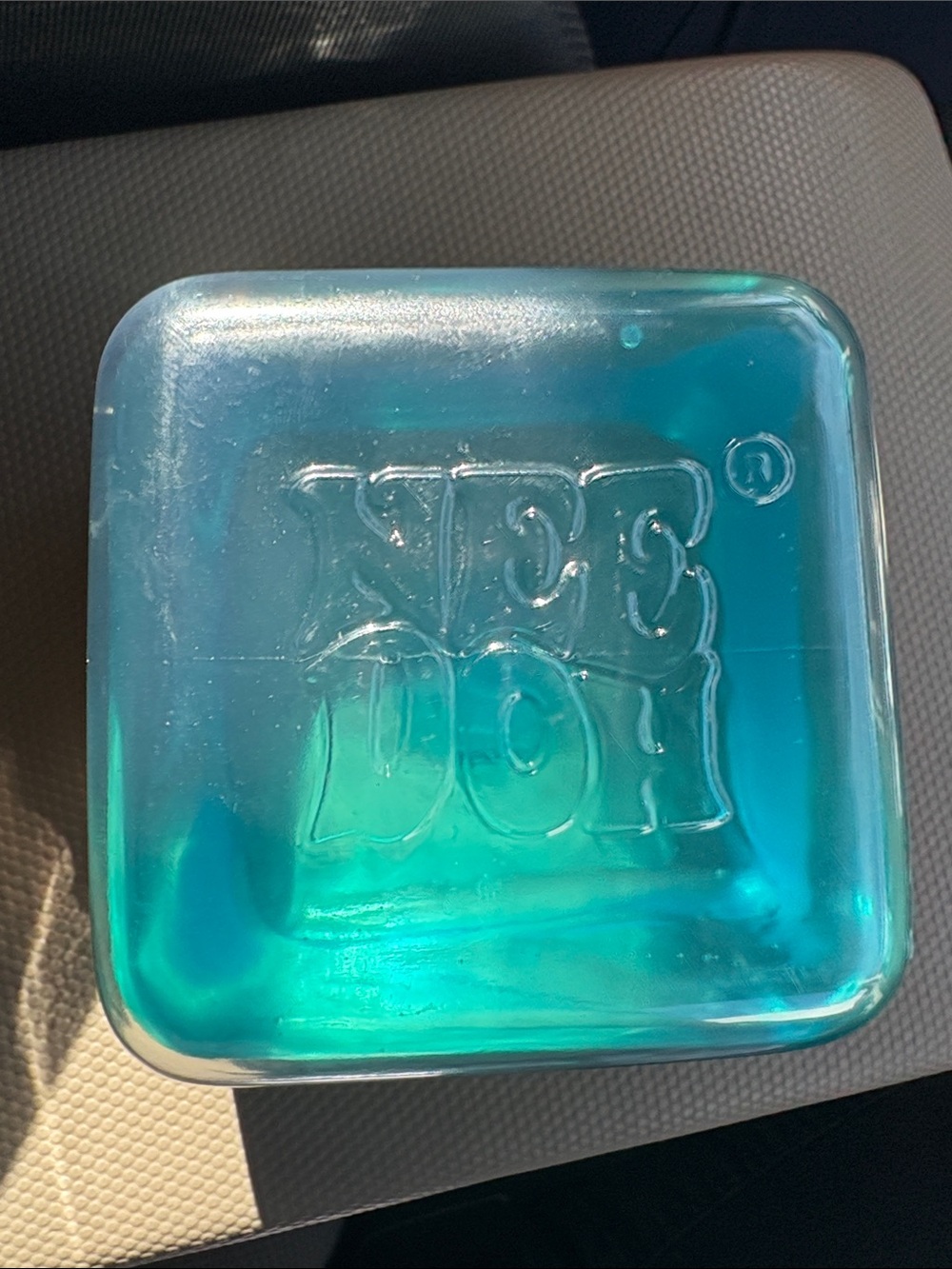 NeeDoh Nice Berg Jumbo Blue Cube Super Solid Squish Schylling 💙 🧊